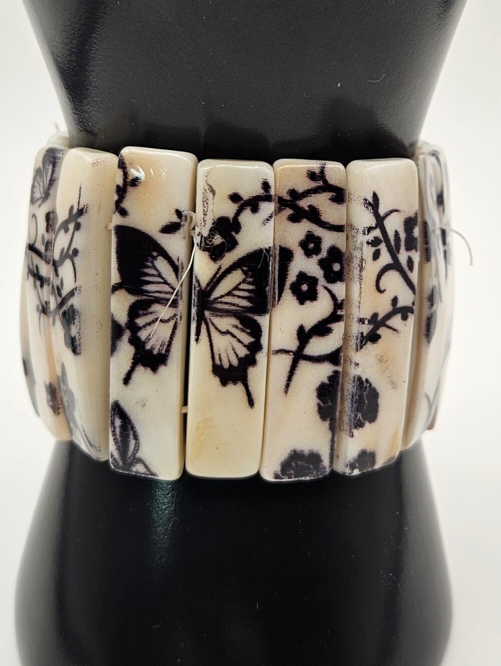 Vintage Mother of Pearl Shell Stretch Bracelet Black Etched Butterfly Floral MOP